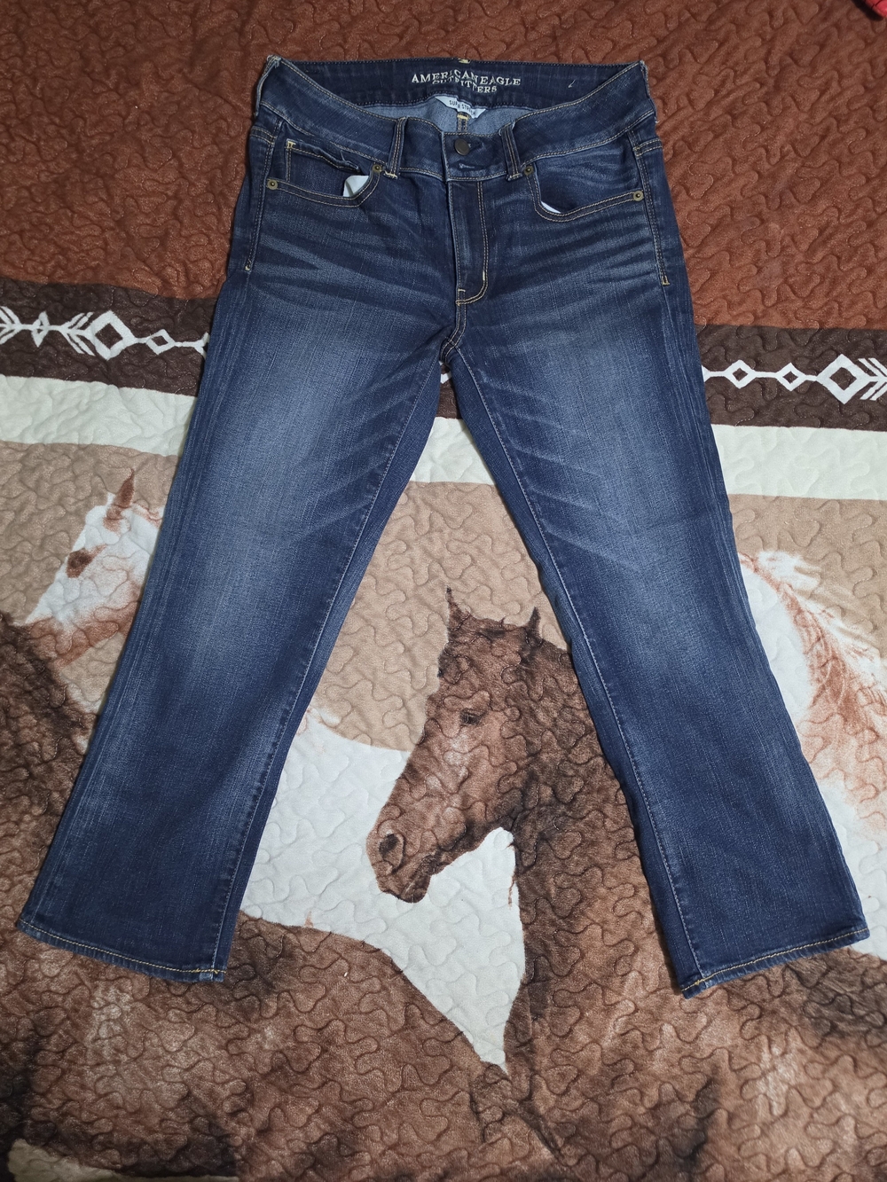 American Eagle Crop Jeans in Dark Blue Wash